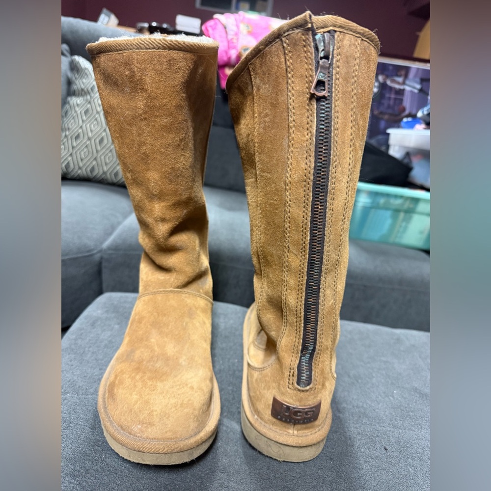Women’s size 6 Ugg boot